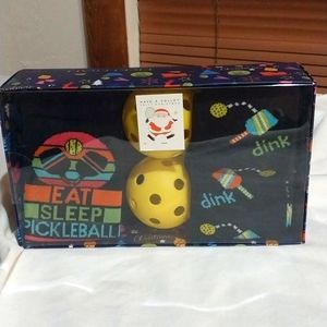 Pickleball Men's socks 2 pairs and 2 balls NEW